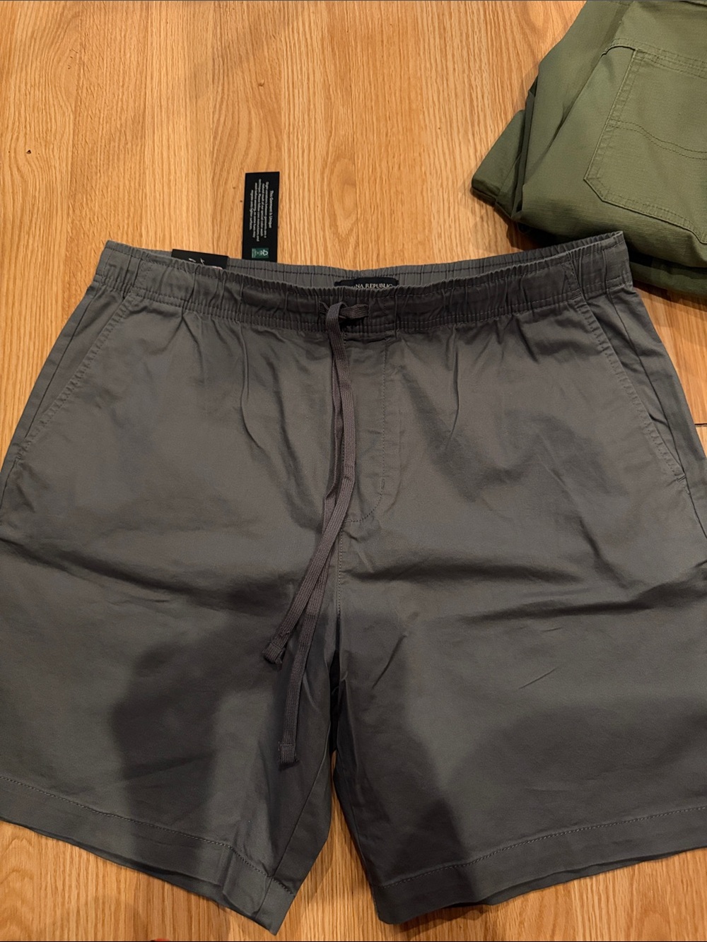 Banana Republic Men's Gray Drawstring Athletic Shorts